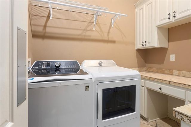 8611 S Stillhouse Road, Oak Grove, MO 64075