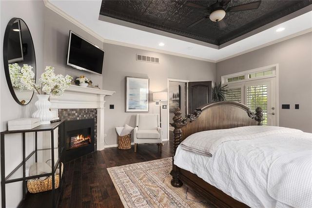 8611 S Stillhouse Road, Oak Grove, MO 64075