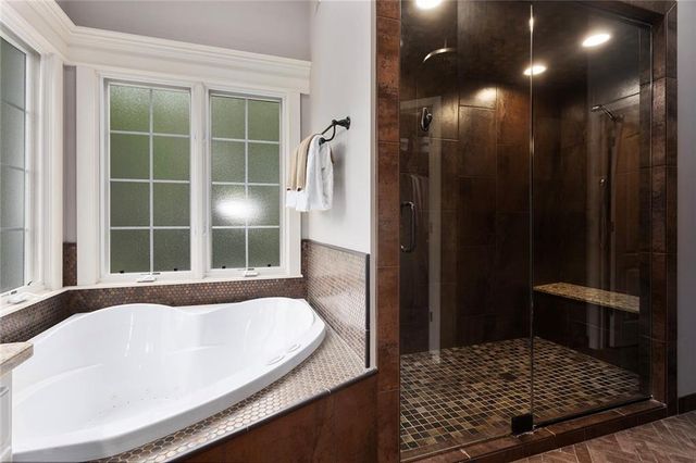 8611 S Stillhouse Road, Oak Grove, MO 64075