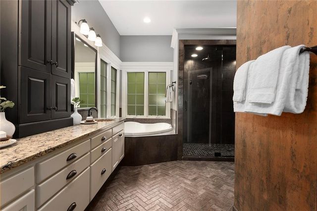 8611 S Stillhouse Road, Oak Grove, MO 64075