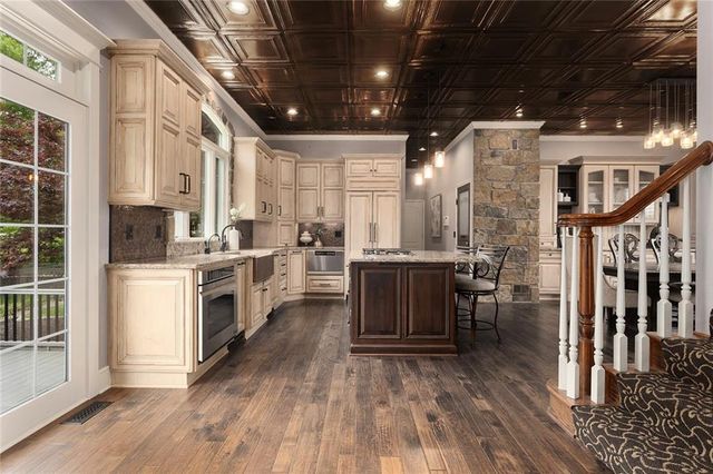 8611 S Stillhouse Road, Oak Grove, MO 64075