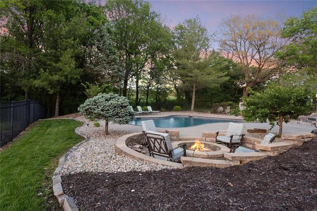8611 S Stillhouse Road, Oak Grove, MO 64075