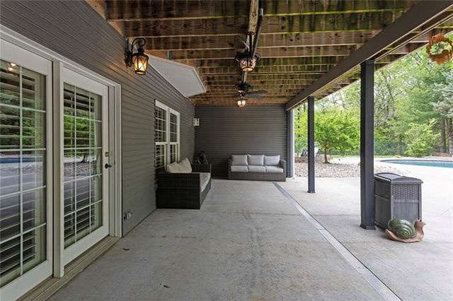 8611 S Stillhouse Road, Oak Grove, MO 64075