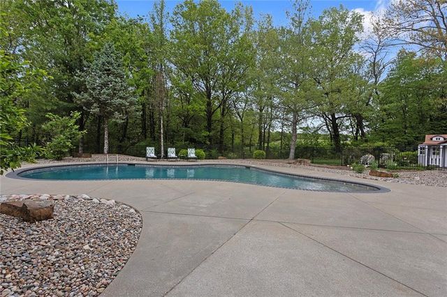 8611 S Stillhouse Road, Oak Grove, MO 64075