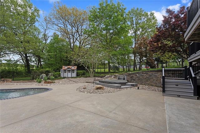 8611 S Stillhouse Road, Oak Grove, MO 64075