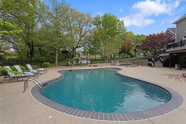 8611 S Stillhouse Road, Oak Grove, MO 64075