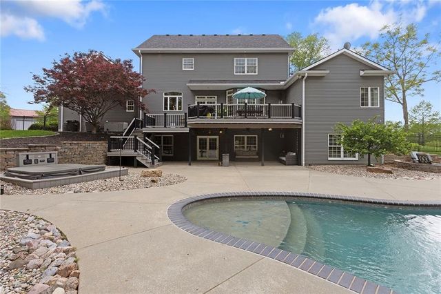 8611 S Stillhouse Road, Oak Grove, MO 64075