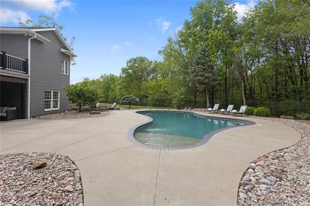 8611 S Stillhouse Road, Oak Grove, MO 64075