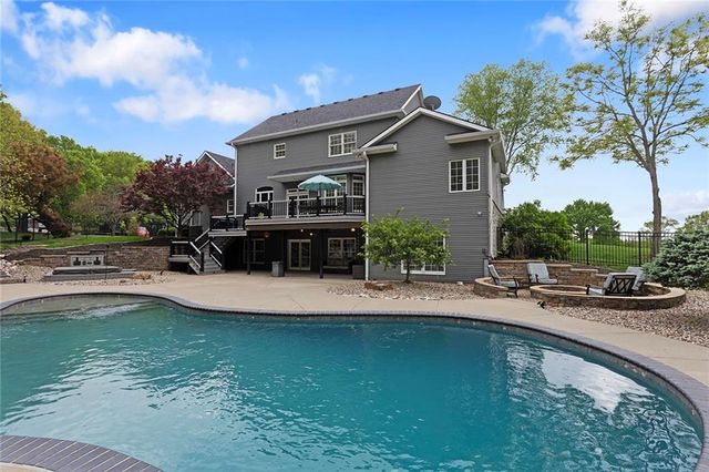 8611 S Stillhouse Road, Oak Grove, MO 64075