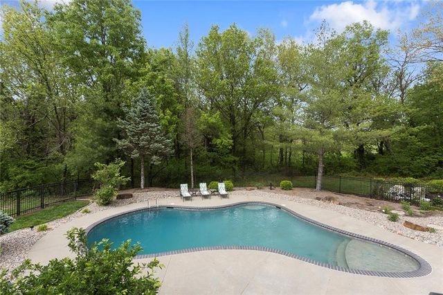 8611 S Stillhouse Road, Oak Grove, MO 64075