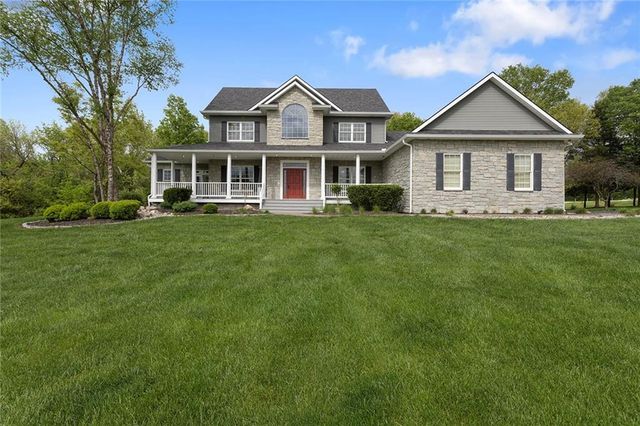 8611 S Stillhouse Road, Oak Grove, MO 64075