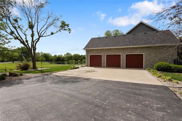 8611 S Stillhouse Road, Oak Grove, MO 64075