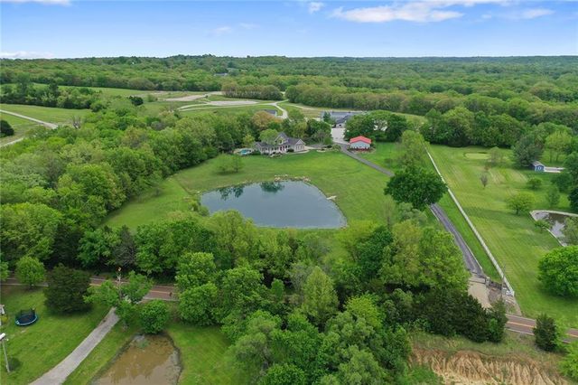 8611 S Stillhouse Road, Oak Grove, MO 64075