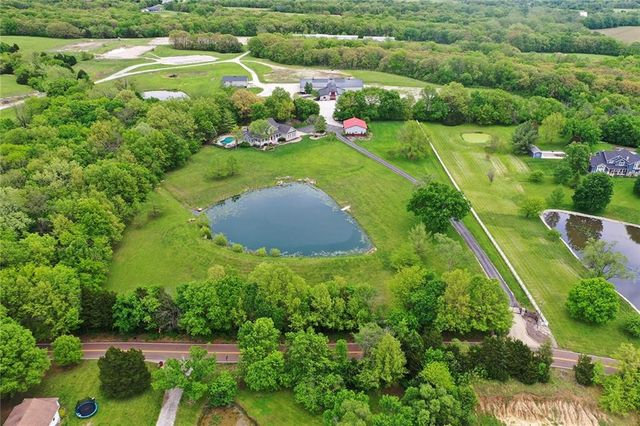 8611 S Stillhouse Road, Oak Grove, MO 64075