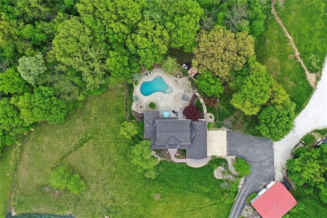 8611 S Stillhouse Road, Oak Grove, MO 64075