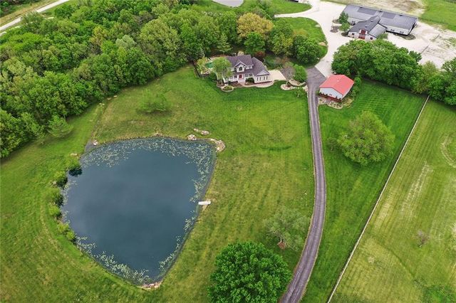8611 S Stillhouse Road, Oak Grove, MO 64075