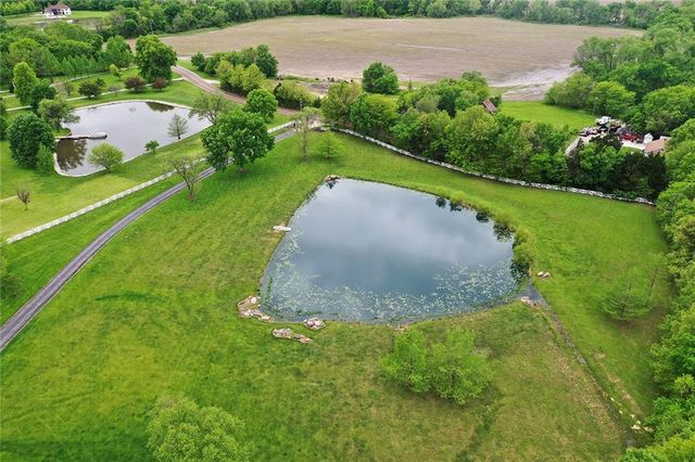 8611 S Stillhouse Road, Oak Grove, MO 64075