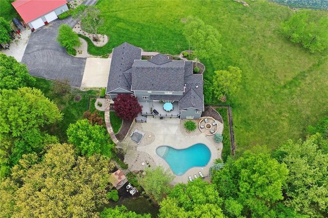 8611 S Stillhouse Road, Oak Grove, MO 64075