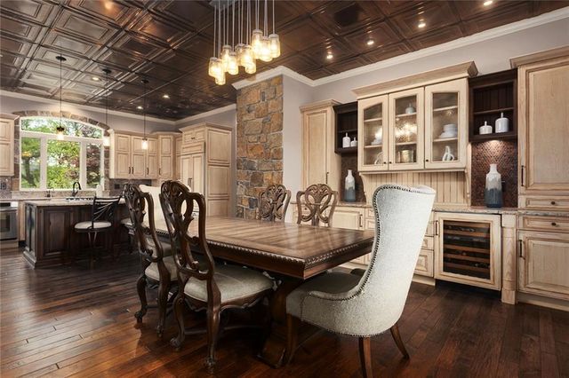 8611 S Stillhouse Road, Oak Grove, MO 64075