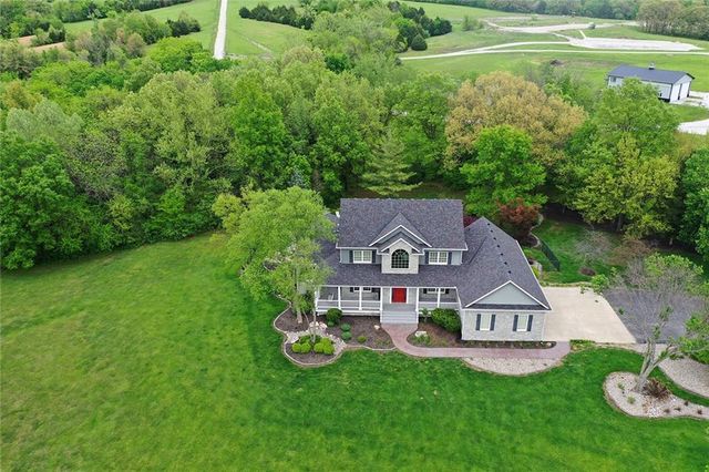 8611 S Stillhouse Road, Oak Grove, MO 64075