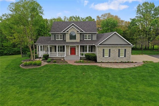 8611 S Stillhouse Road, Oak Grove, MO 64075
