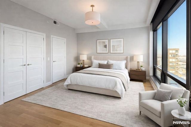 9 Somerset Lane 502, Edgewater, NJ 07020