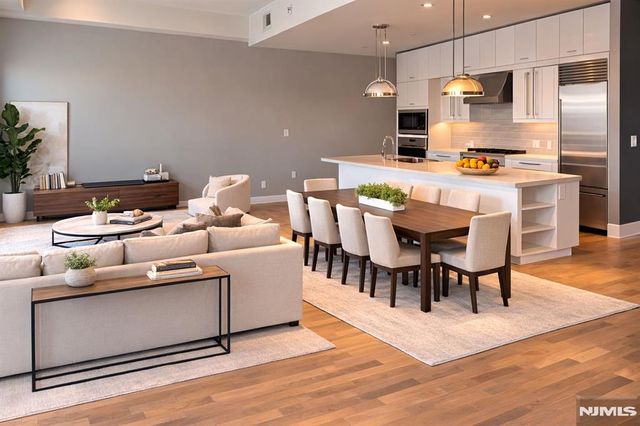 9 Somerset Lane 502, Edgewater, NJ 07020