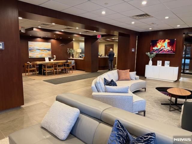 9 Somerset Lane 502, Edgewater, NJ 07020