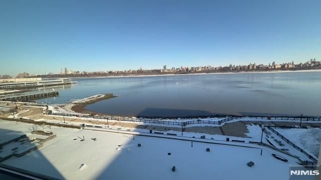 9 Somerset Lane 502, Edgewater, NJ 07020