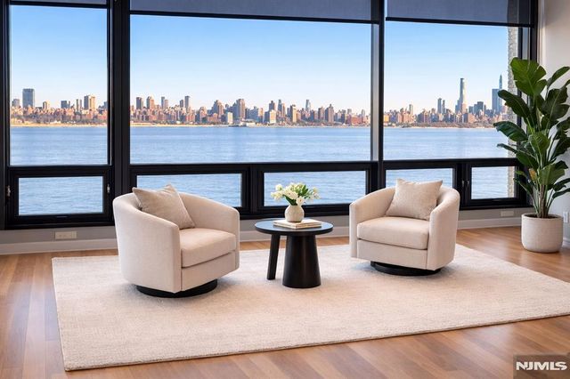 9 Somerset Lane 502, Edgewater, NJ 07020