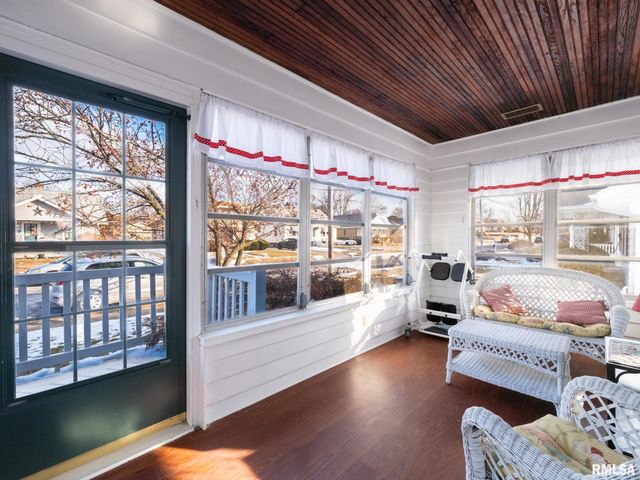 1111 S 6TH Street, Pekin, IL 61554