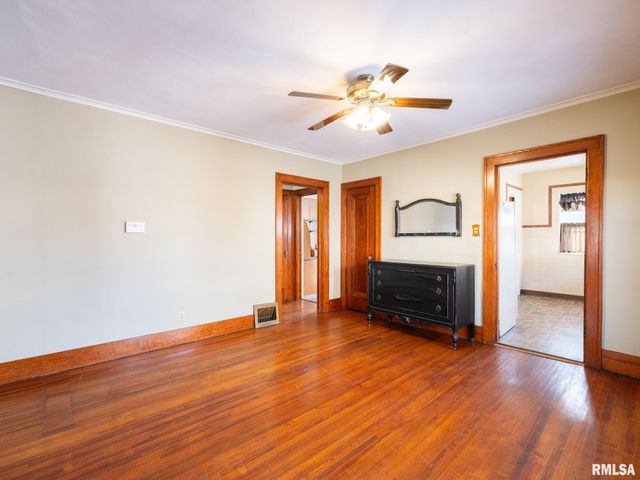 1111 S 6TH Street, Pekin, IL 61554