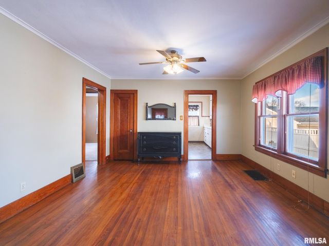 1111 S 6TH Street, Pekin, IL 61554