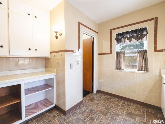 1111 S 6TH Street, Pekin, IL 61554