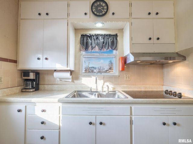 1111 S 6TH Street, Pekin, IL 61554