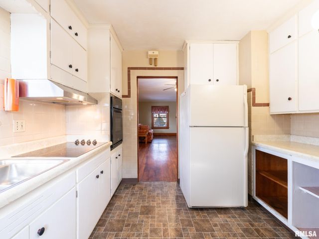 1111 S 6TH Street, Pekin, IL 61554