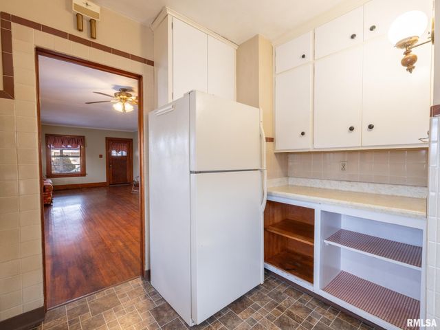 1111 S 6TH Street, Pekin, IL 61554