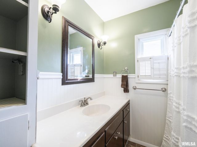 1111 S 6TH Street, Pekin, IL 61554