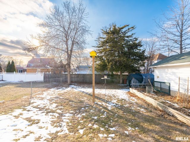 1111 S 6TH Street, Pekin, IL 61554