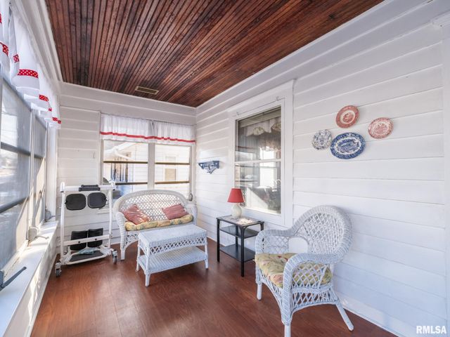 1111 S 6TH Street, Pekin, IL 61554