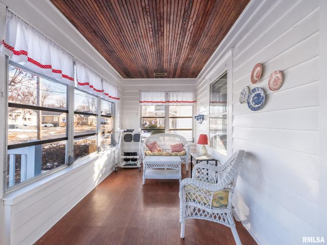 1111 S 6TH Street, Pekin, IL 61554