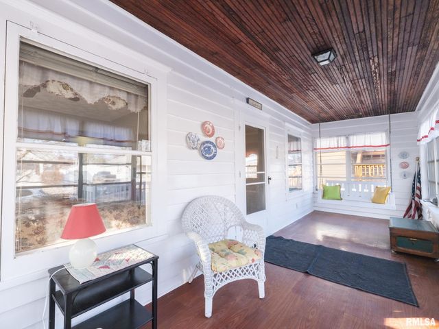 1111 S 6TH Street, Pekin, IL 61554