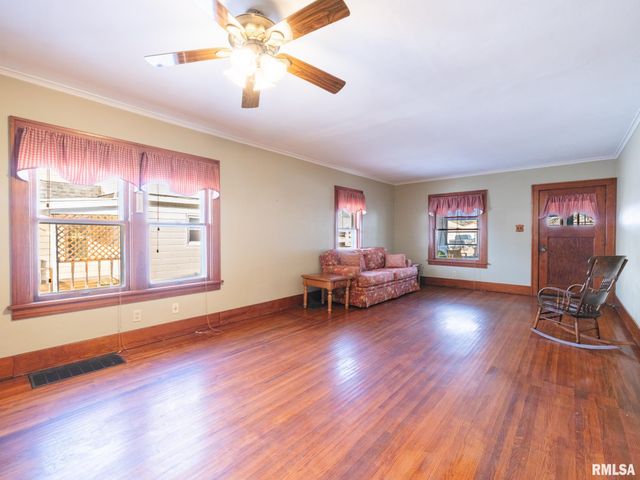 1111 S 6TH Street, Pekin, IL 61554