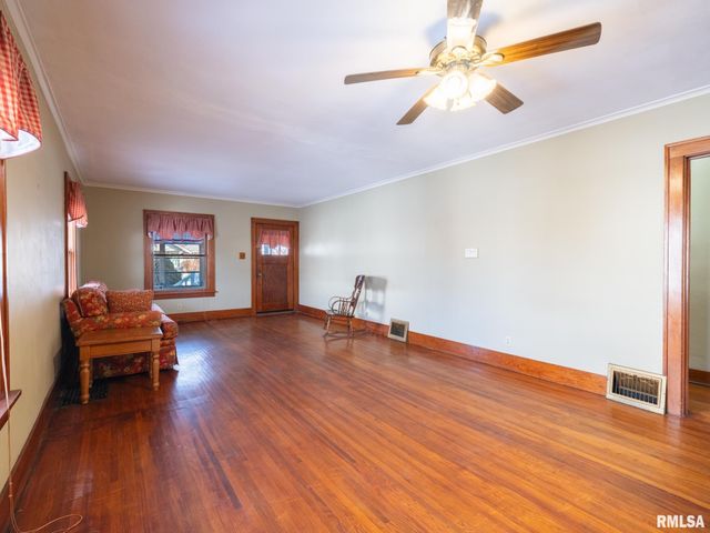 1111 S 6TH Street, Pekin, IL 61554