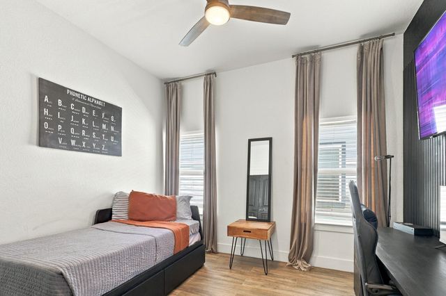 704 E Main Street, La Porte, TX 77571