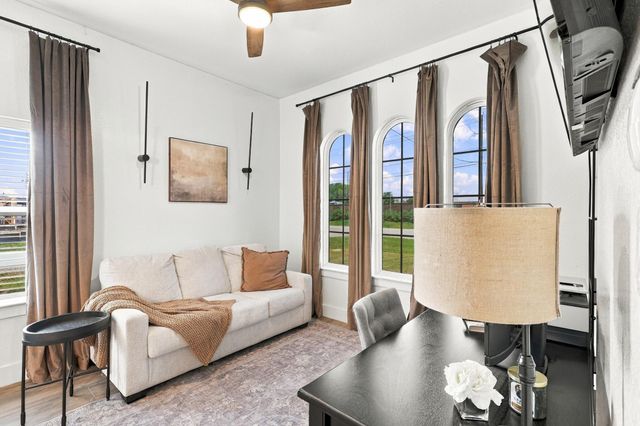 704 E Main Street, La Porte, TX 77571