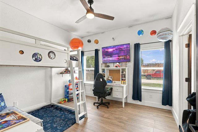 704 E Main Street, La Porte, TX 77571