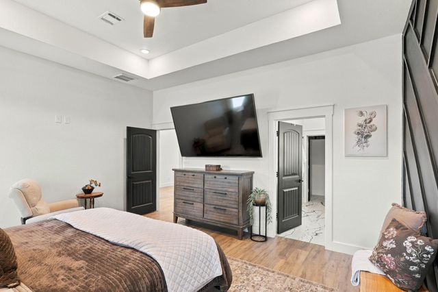 704 E Main Street, La Porte, TX 77571