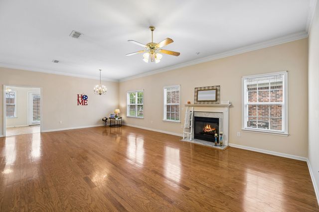 633 Forest Glen Cir, Murfreesboro, TN 37128