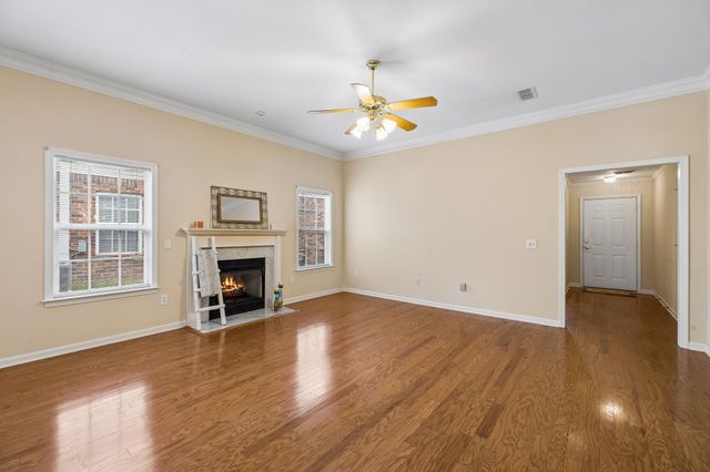 633 Forest Glen Cir, Murfreesboro, TN 37128